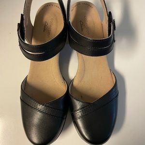 Clarks women’s leather shoe/sandal black